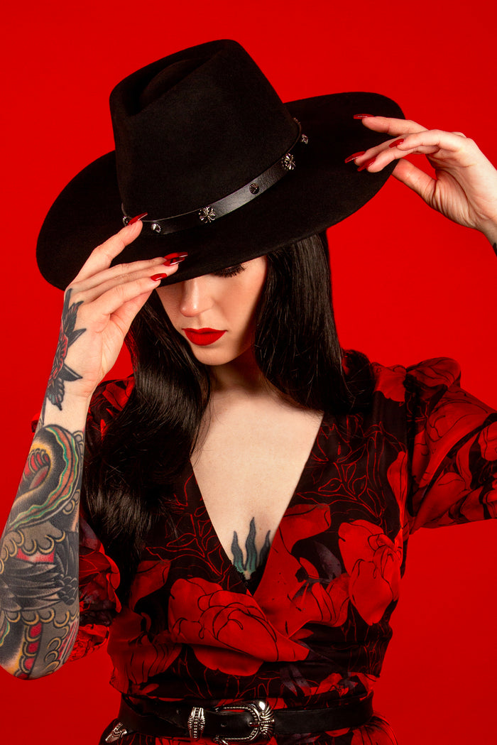 This Cross Hat Belt is a must-have accessory that adds a touch of edge and versatility to any hat in your collection. Made from 100% vegan leather, this belt features a silver metal cross detail and fits on all our Katakomb hats.