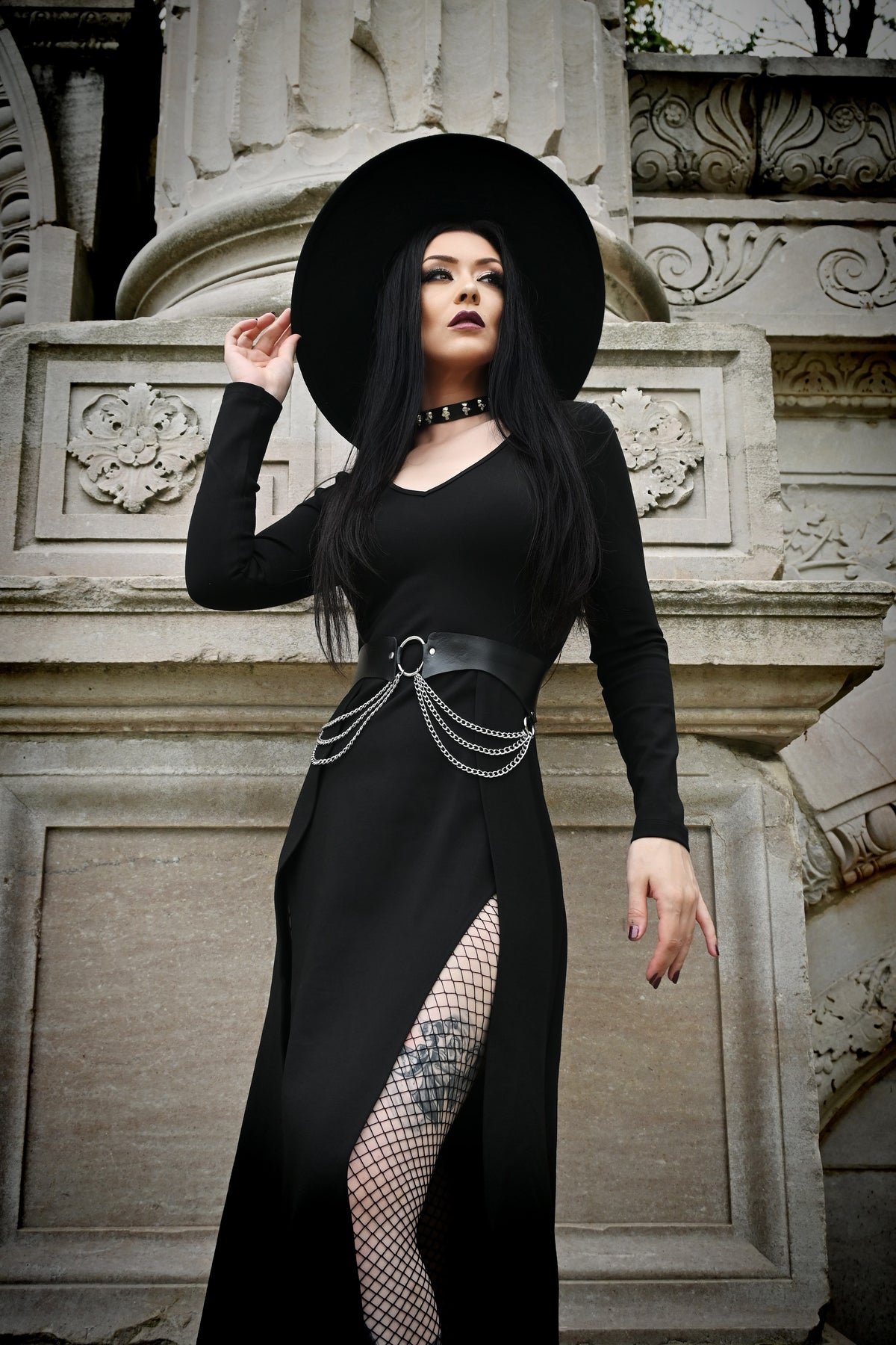 This Vamp Chain Belt features bold metal chain links and a vampy aesthetic that pairs perfectly with dresses, skirts or high‑waisted trousers, making it a must‑have accessory for alternative fashion lovers.