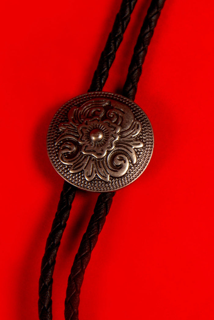 Elegant silver bolo tie for gothic and neo-Victorian fashion, crafted to elevate dark formal wear and alternative attire. Perfect for adding dramatic, subtle sophistication to shirts, waistcoats, or jackets, this gothic accessory blends vintage charm with modern dark elegance.