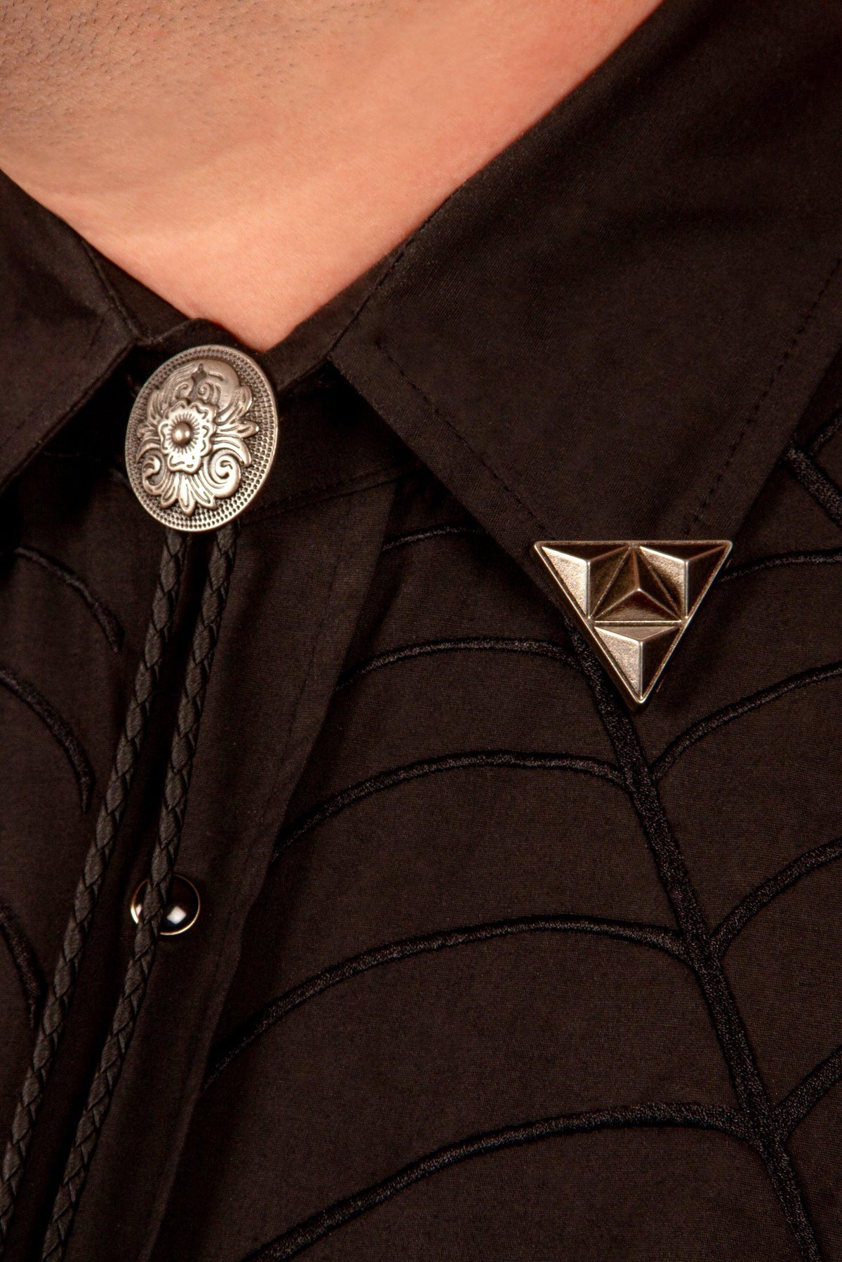 Transform any standard collar into a sharp, death‑chic focal point with studded collar tips crafted for the dark‑fashion aficionado. These large‑sized metal tips command attention and elevate black‑toned ensembles with an industrial‑goth aesthetic. Pair them with leather, lace, or velvet to intensify your look.