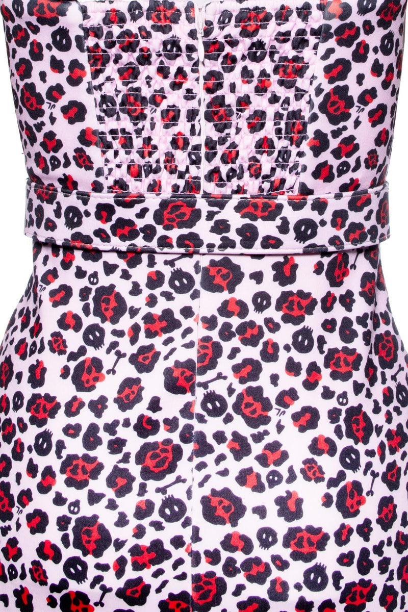This Love Bites Pencil Dress in striking leopard print captures the essence of retro glamour with modern comfort. The sweetheart bustline, finished with ruffles and a bow accent, highlights the neckline beautifully, while the adjustable straps and ruched back ensure flexibility and comfort. Made from soft, high-stretch fabric, this dress hugs the body elegantly, celebrating curves with a wild, seductive flair.