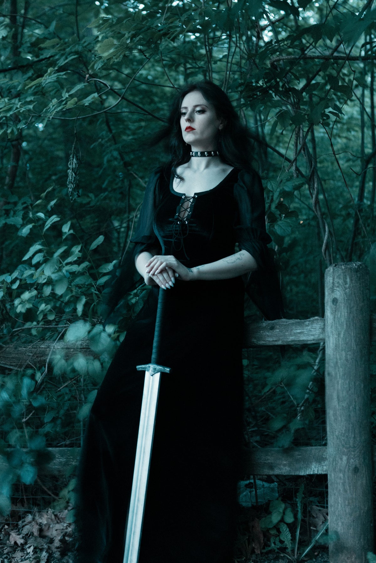 Luxurious velvet medieval dress designed for Gothic fashion enthusiasts, featuring a corset lace bust that highlights the waist, flowing black chiffon sleeves for a delicate and mysterious look, and a stretchy fit that ensures ease of movement, making it ideal for cosplay, renaissance fairs, or elegant costume events.
