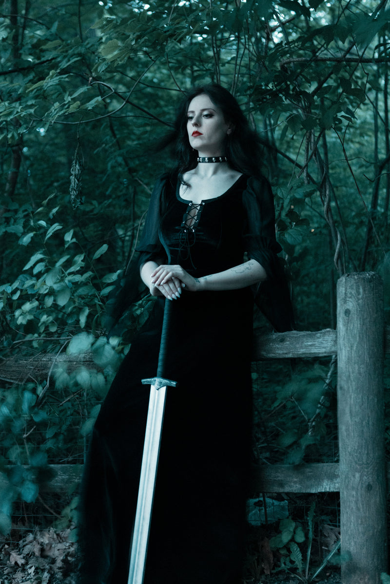 Luxurious velvet medieval dress designed for Gothic fashion enthusiasts, featuring a corset lace bust that highlights the waist, flowing black chiffon sleeves for a delicate and mysterious look, and a stretchy fit that ensures ease of movement, making it ideal for cosplay, renaissance fairs, or elegant costume events.