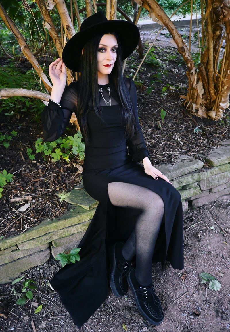 Designed for the modern woman, the Onyx black maxi dress combines comfort, versatility, and sensuality. Its thick yet flexible fabric sculpts the body without restriction, and the pull-on silhouette ensures an easy, seamless fit. Adjustable straps allow for personalization, while the thigh-high slit adds a captivating touch — making this piece perfect for contemporary evening fashion or elevated casual styling.