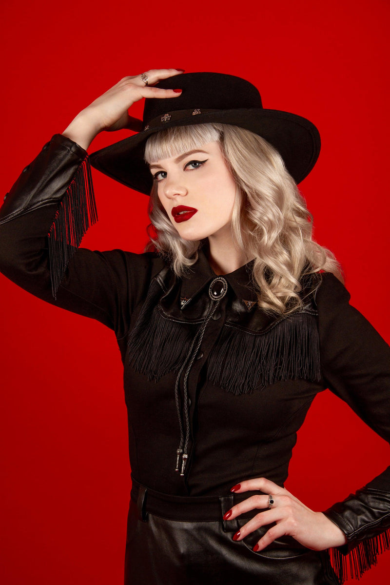 Elevate your ensemble with Skull Collar Tips: crafted for those who embrace the macabre, these metal collar endings feature a skull motif that whispers of shadowed elegance. Slip them onto your collar for an unmistakably gothic detail that complements dark velvet, rich leather, or daring layered textures.